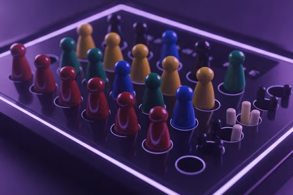 Mastermind Classic — det klassiske bræt med farvede pinde i 3D